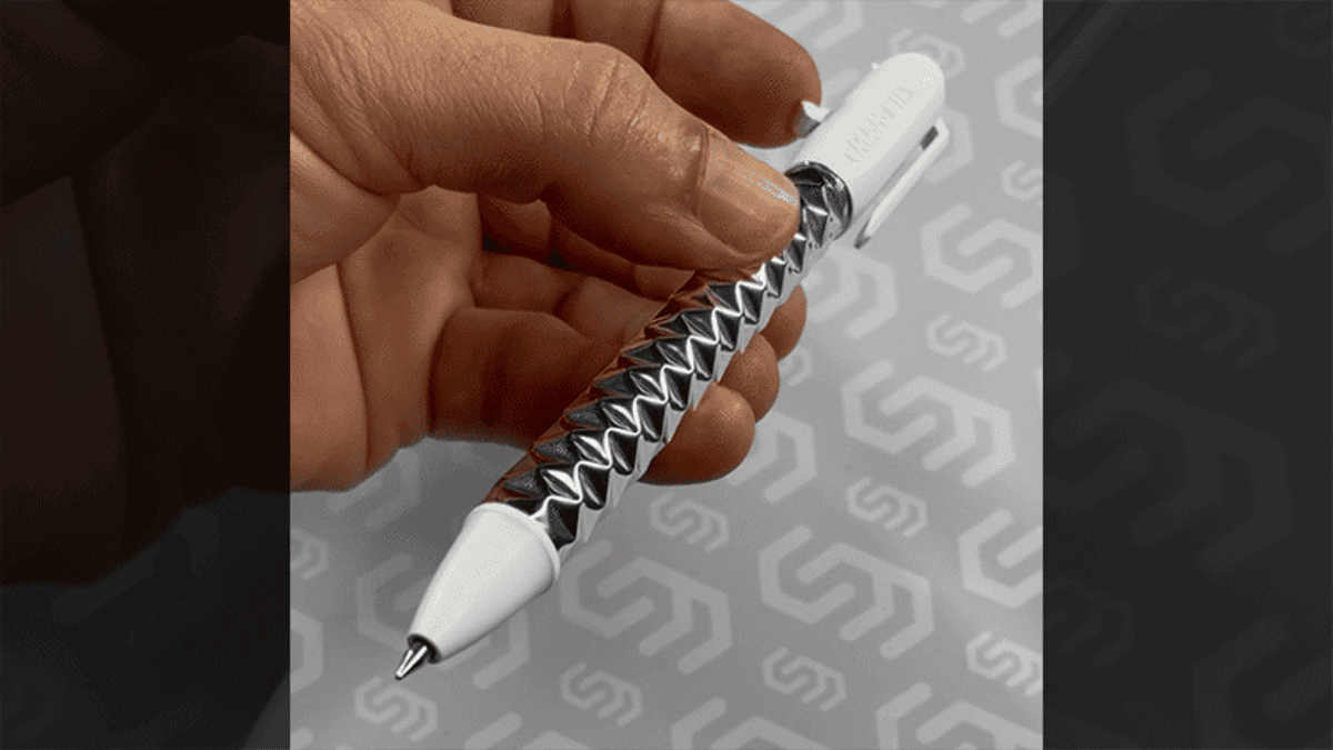 This Self-Healing Crushable Metallic Pen Is My New Fidget Obsession